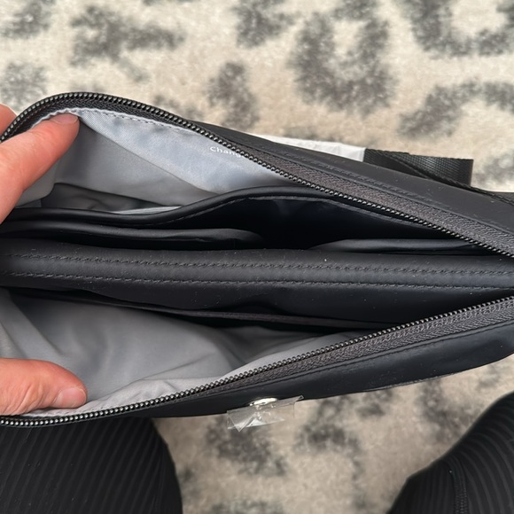 Lululemon parent crossbody with changing mat - Picture 6 of 6